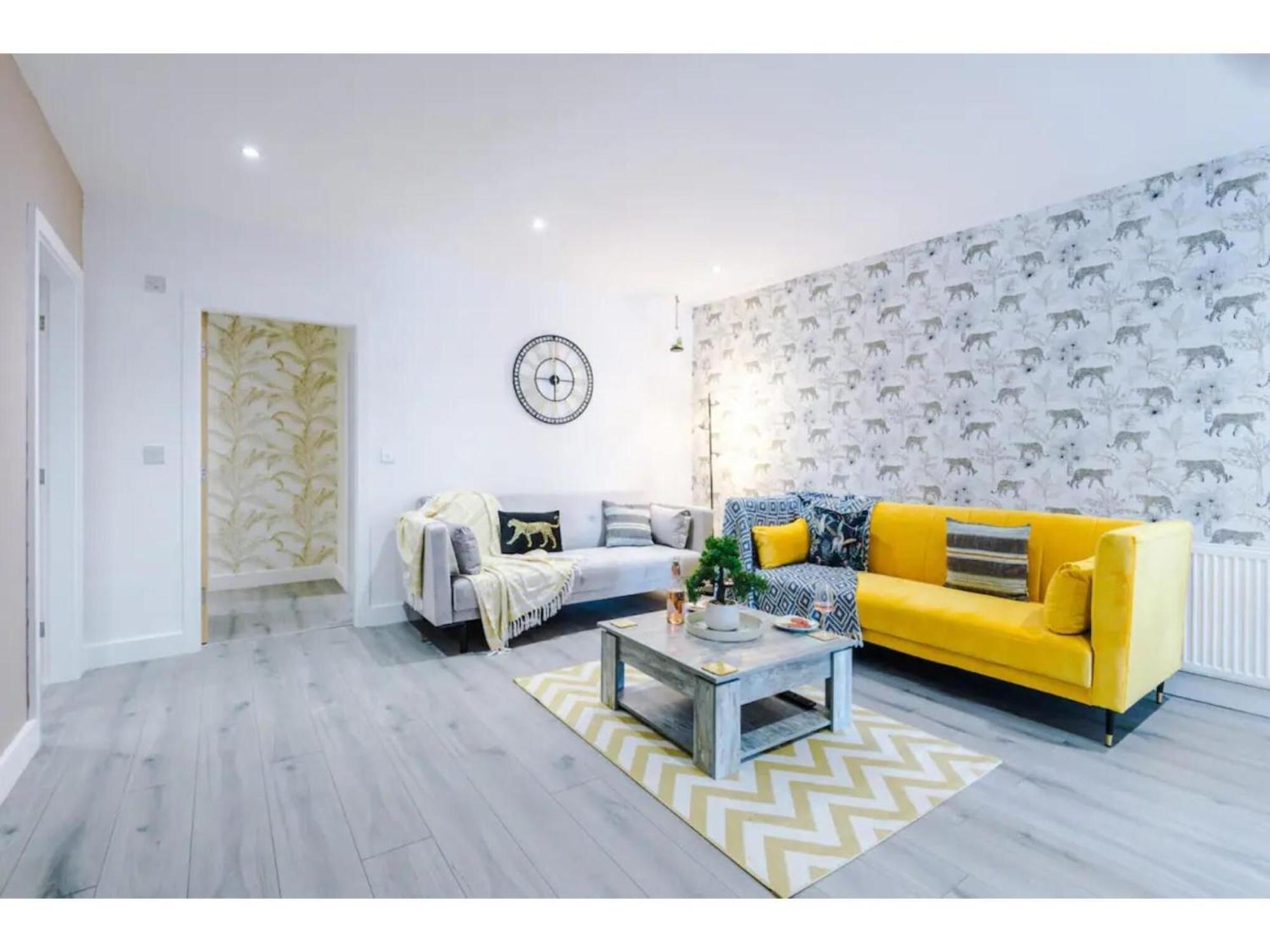 The Ecclesian Deluxe Apartments Near Trafford Centre Eccles Train Station 맨체스터 외부 사진