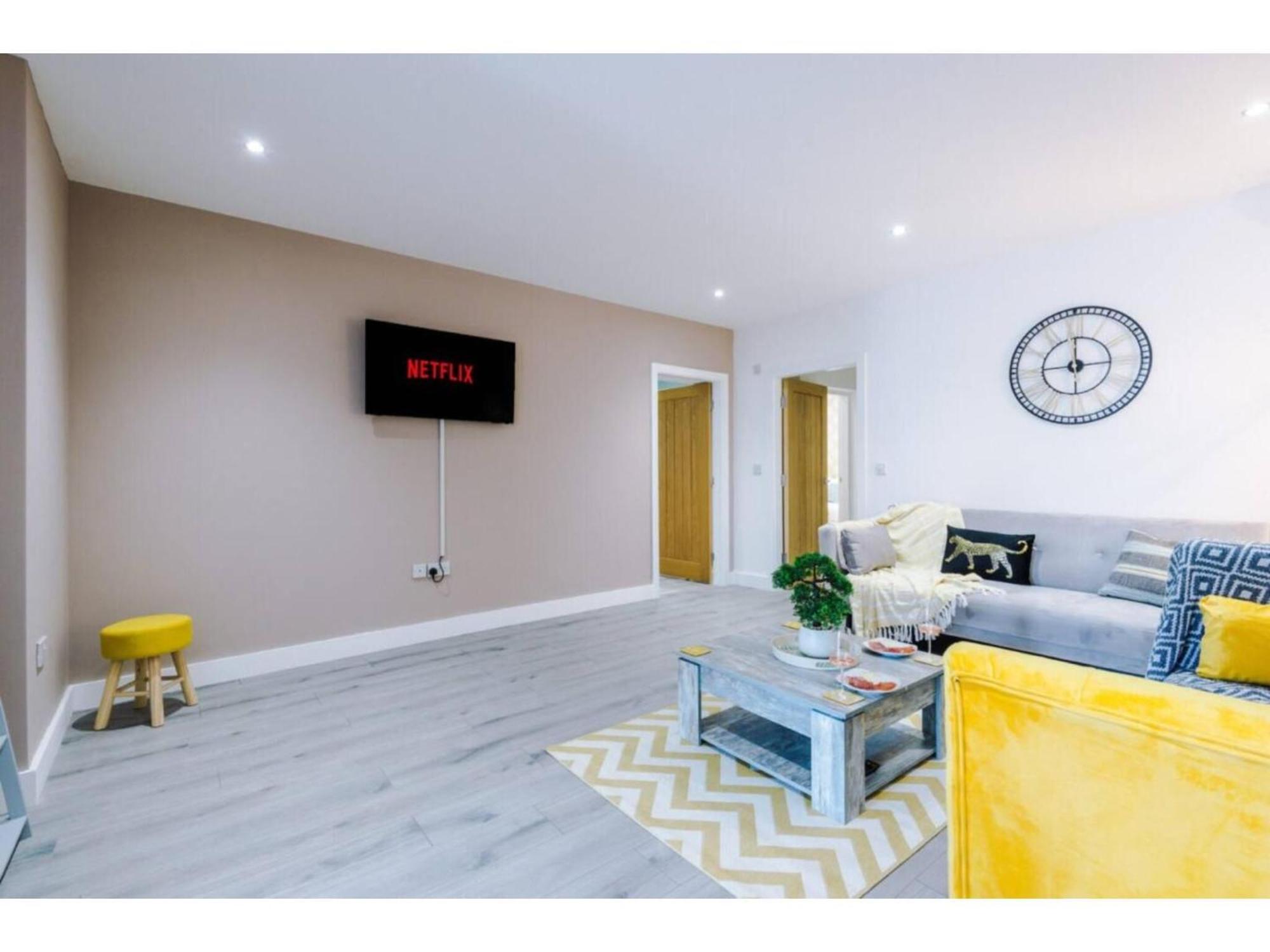 The Ecclesian Deluxe Apartments Near Trafford Centre Eccles Train Station 맨체스터 외부 사진