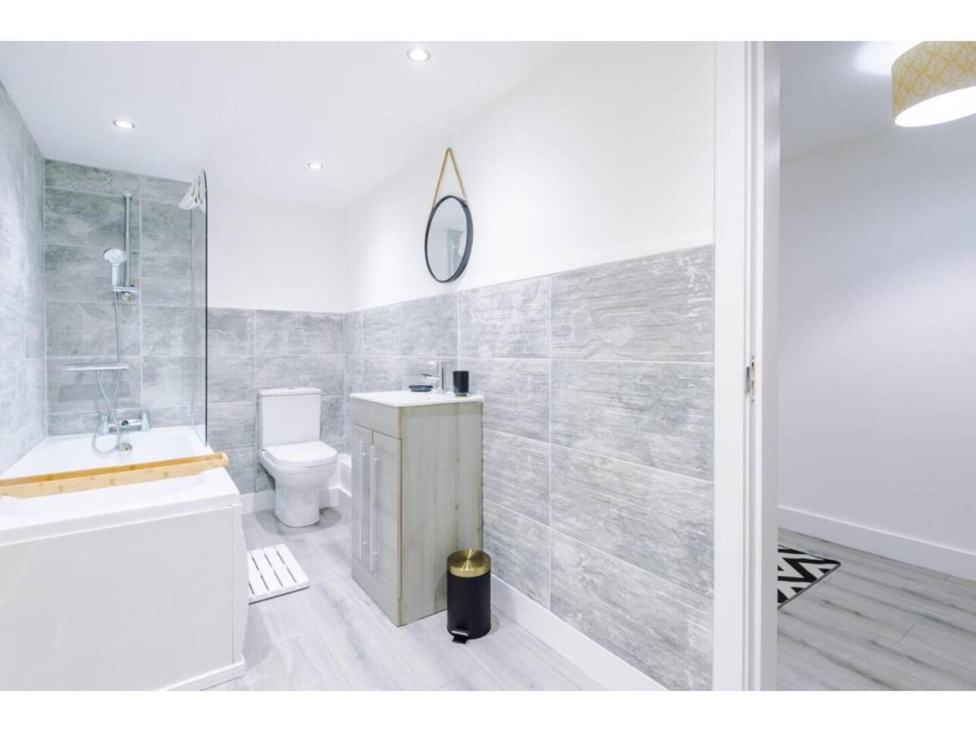 The Ecclesian Deluxe Apartments Near Trafford Centre Eccles Train Station 맨체스터 외부 사진
