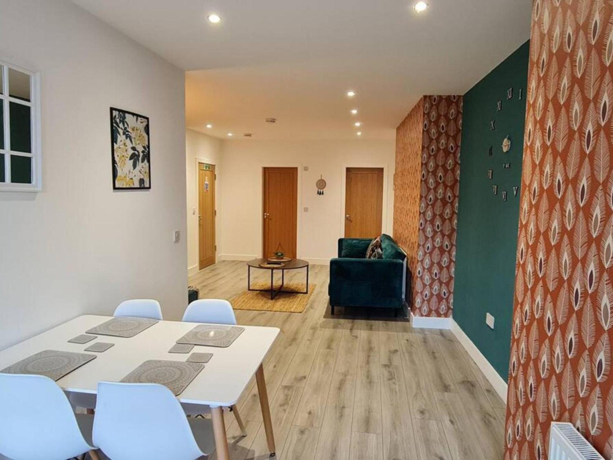 The Ecclesian Deluxe Apartments Near Trafford Centre Eccles Train Station 맨체스터 외부 사진