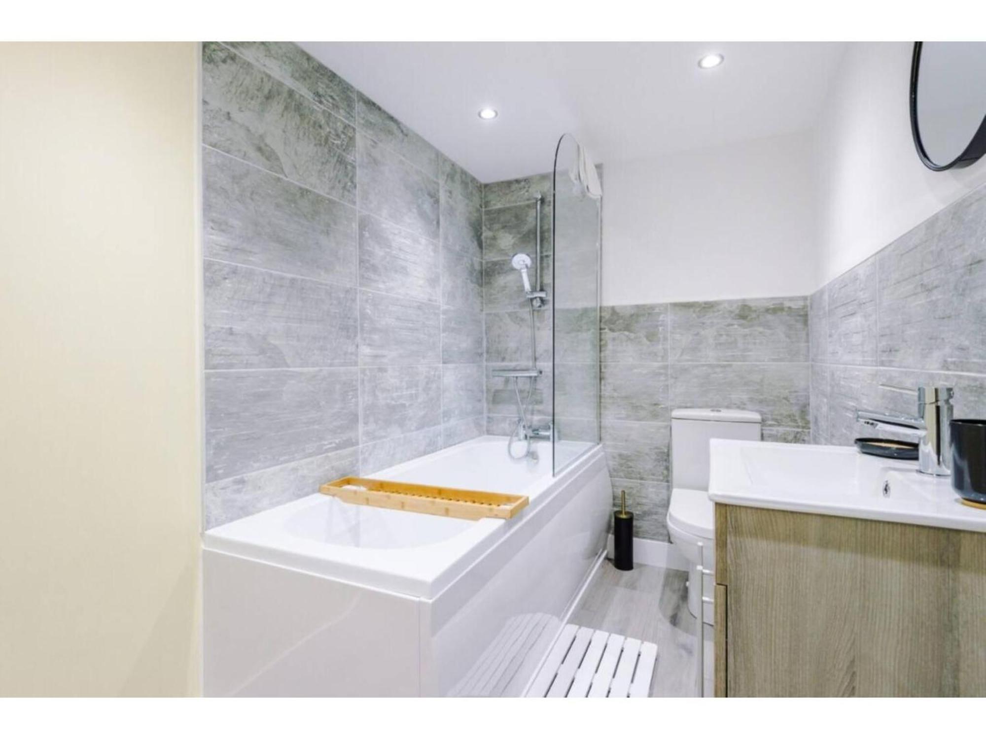 The Ecclesian Deluxe Apartments Near Trafford Centre Eccles Train Station 맨체스터 외부 사진