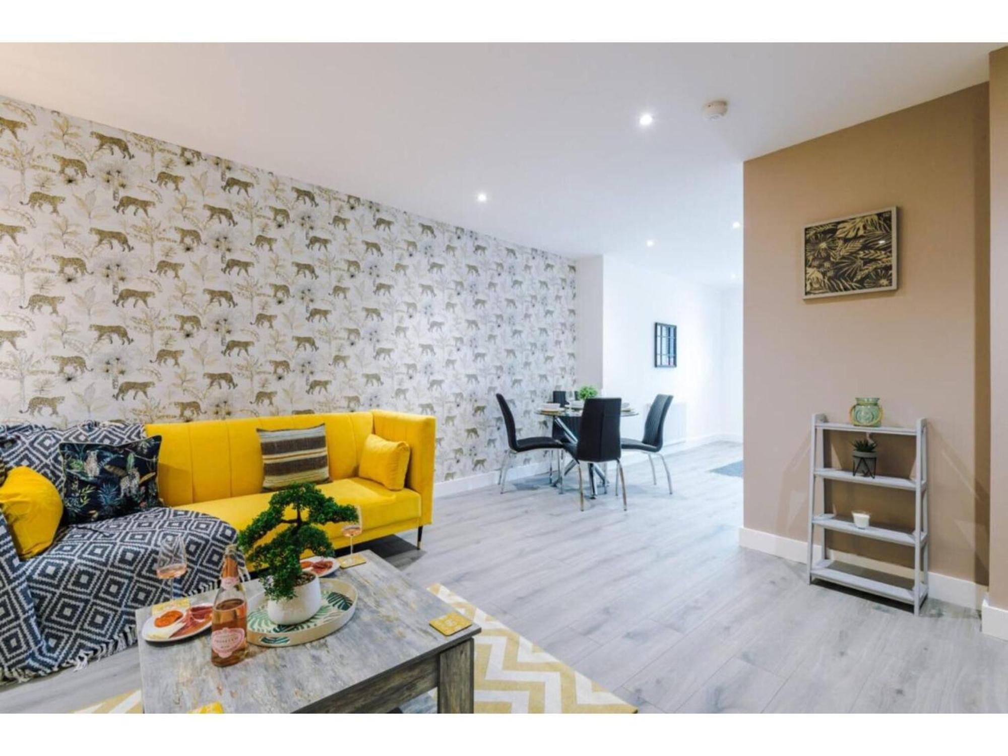 The Ecclesian Deluxe Apartments Near Trafford Centre Eccles Train Station 맨체스터 외부 사진
